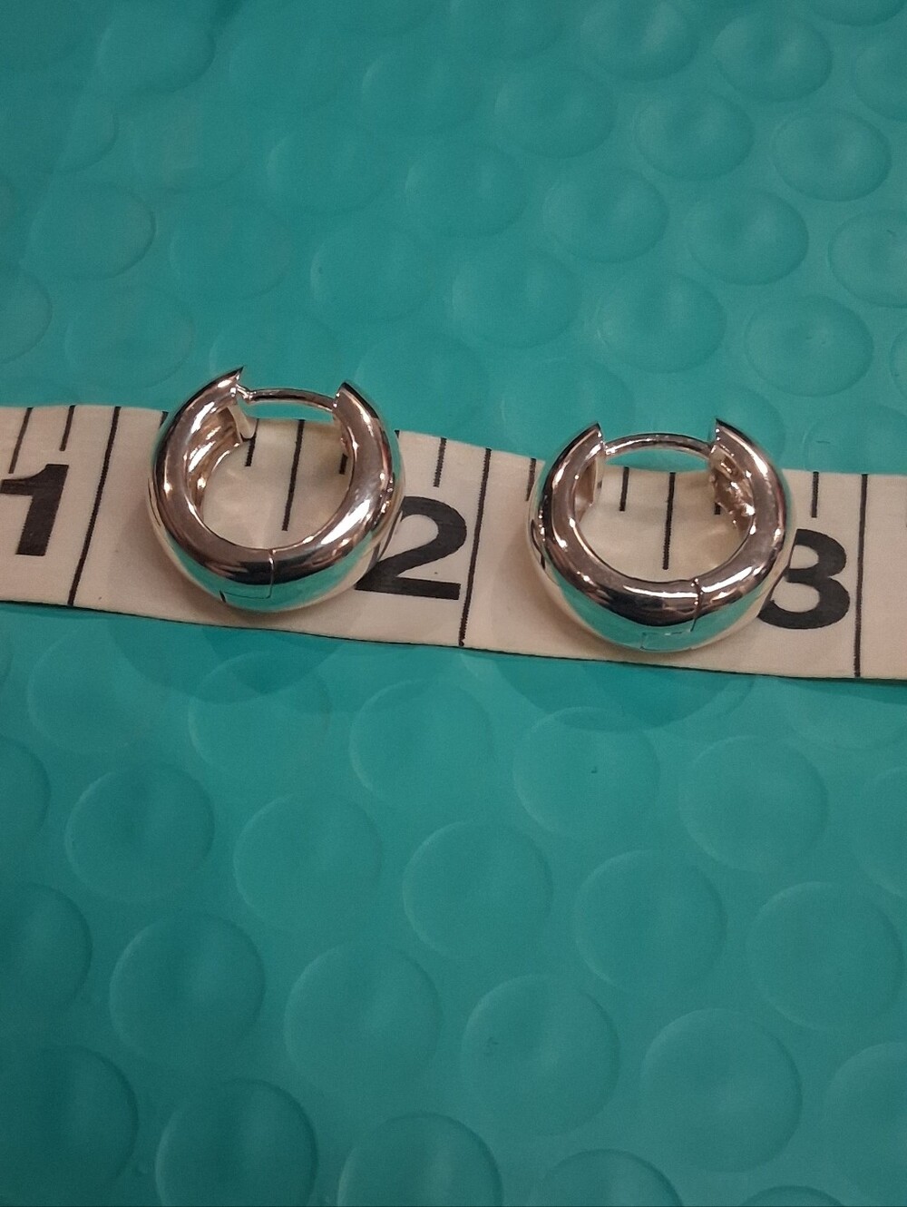 Mejuri Chunky Medium Hoops